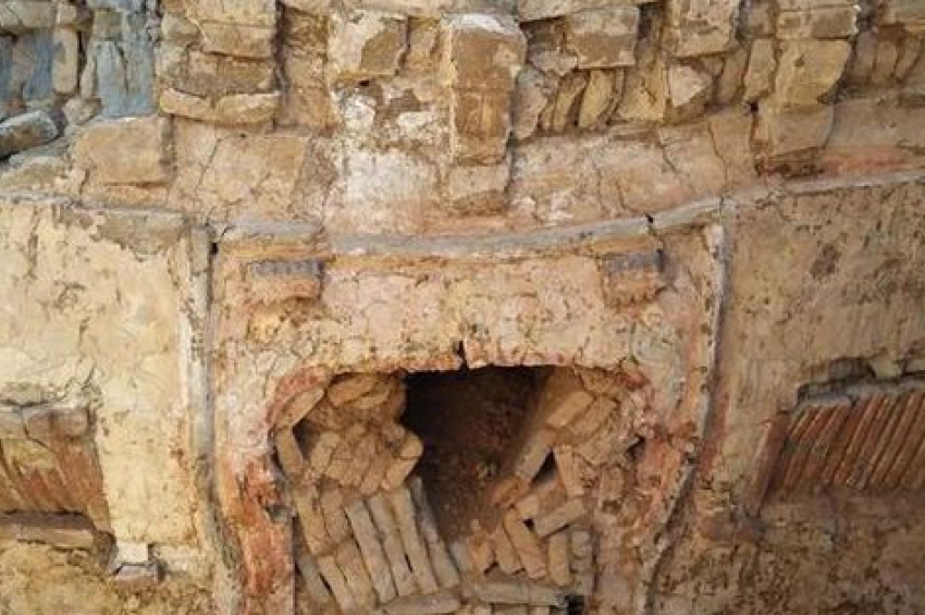 Античная гробница. Античная гробница. Египет гробница саркофаг. Катакомбы александрии. Саркофаги древнего египта.