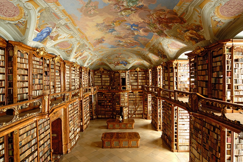 Библиотека в ней находится. Библиотека монастыря Санкт-Флориан, Австрия. Библиотека Вальдзассенского аббатства. Австрийская библиотека Аббатская. Библиотека Херефордского кафедрального собора (Англия).
